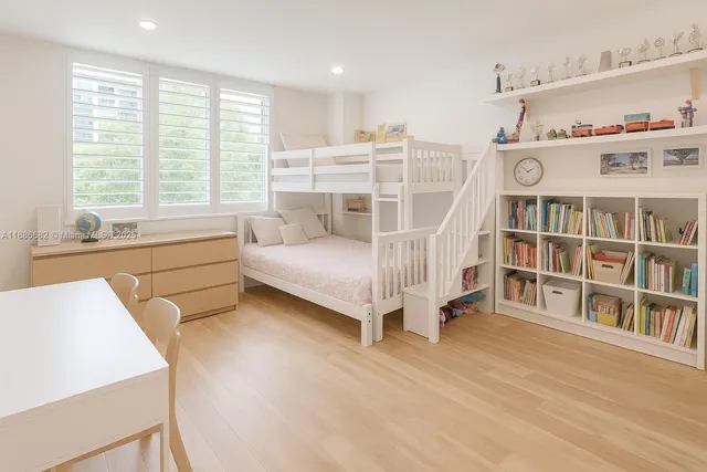 $1,350,000 | 199 Ocean Ln Drive, Unit 115, Key Biscayne, FL 33149