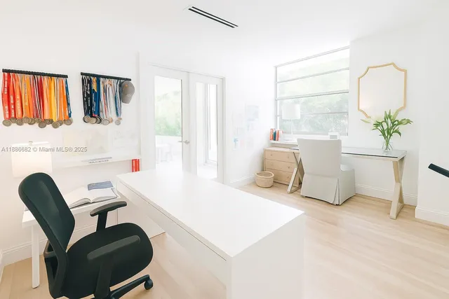 $1,350,000 | 199 Ocean Ln Drive, Unit 115, Key Biscayne, FL 33149