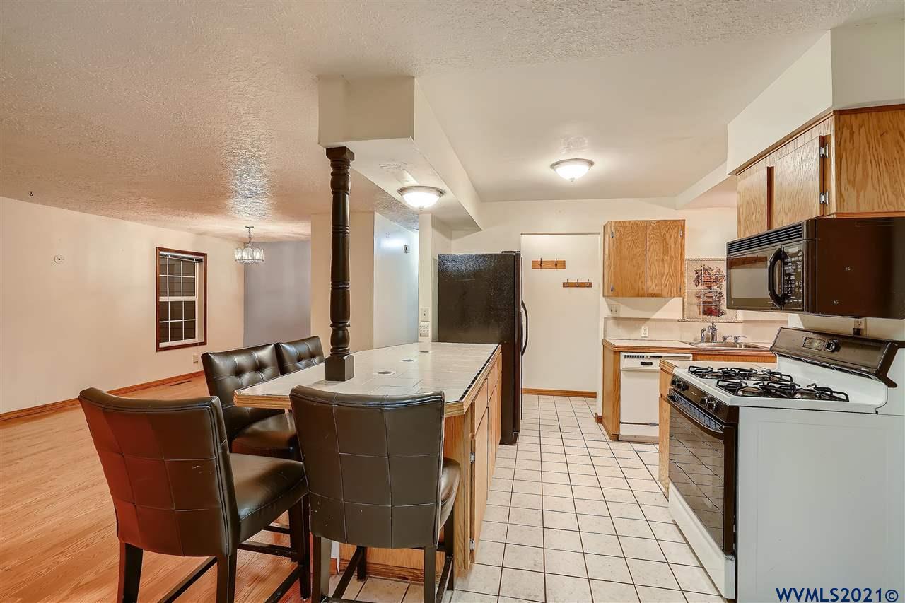 19019 Northeast Davis Street Portland, OR 97230 - Photo 5 of 26