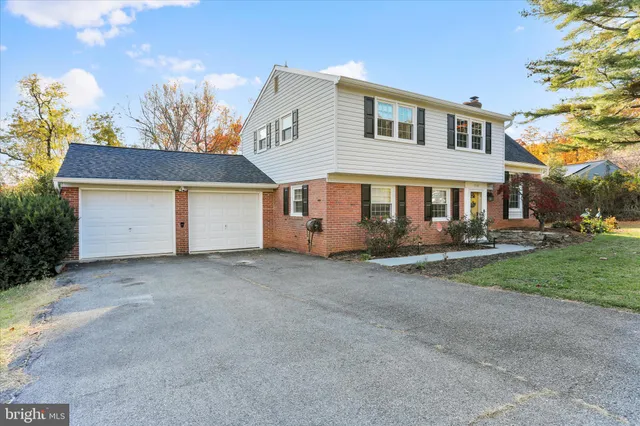 a view of a house with a yard and garage