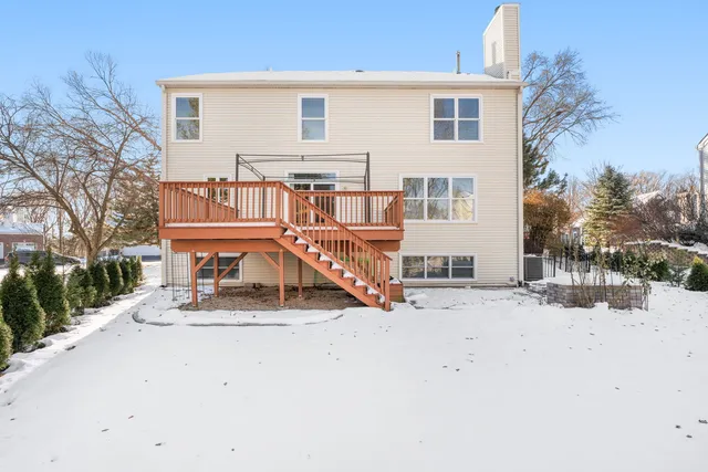 $450,000 | 5 Talcott Avenue, Crystal Lake, IL 60014