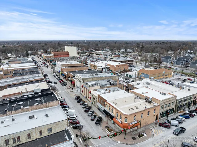 $450,000 | 5 Talcott Avenue, Crystal Lake, IL 60014