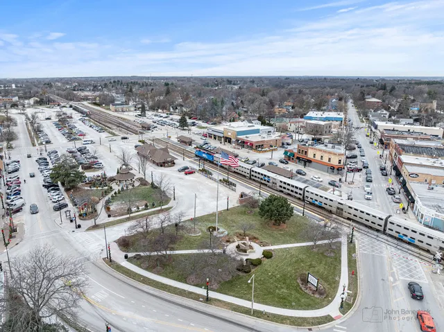 $450,000 | 5 Talcott Avenue, Crystal Lake, IL 60014