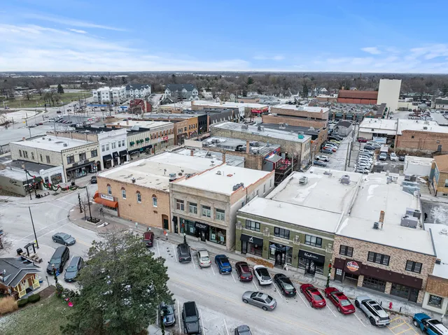 $450,000 | 5 Talcott Avenue, Crystal Lake, IL 60014