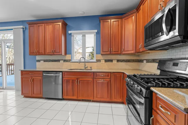 $450,000 | 5 Talcott Avenue, Crystal Lake, IL 60014