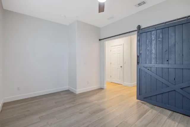 a view of entryway of the house