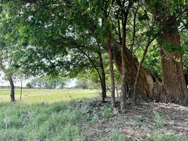 $70,000 | 15 County Road South, Shamrock, TX 79079