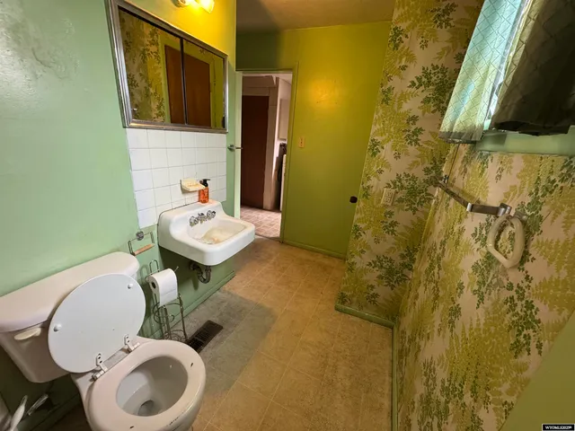 $165,000 | 35 Conroy Street, Diamondville, WY 83116