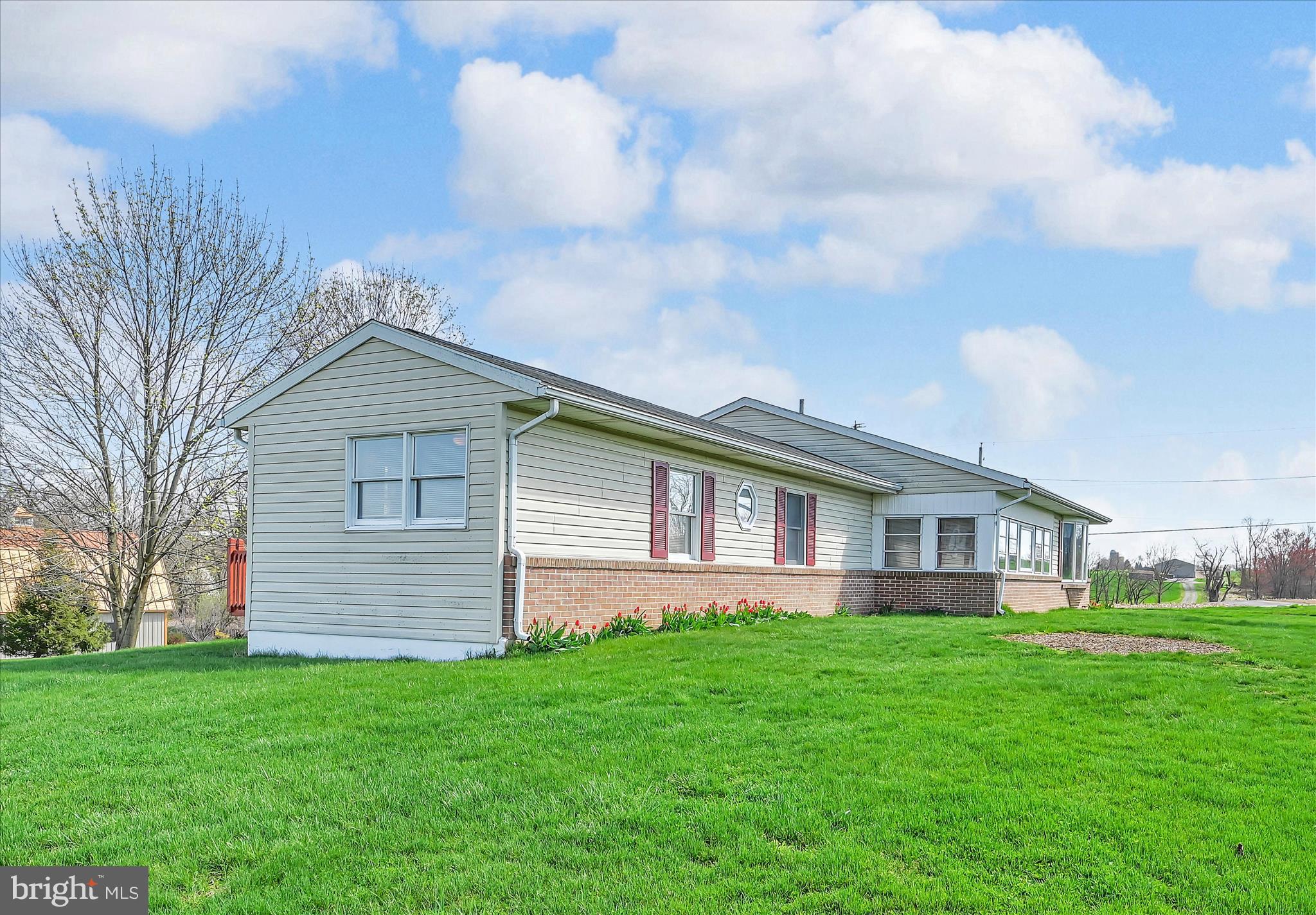 91 Williams Road Myerstown, PA 17067 - Photo 2 of 40 a front view of house with yard and green space