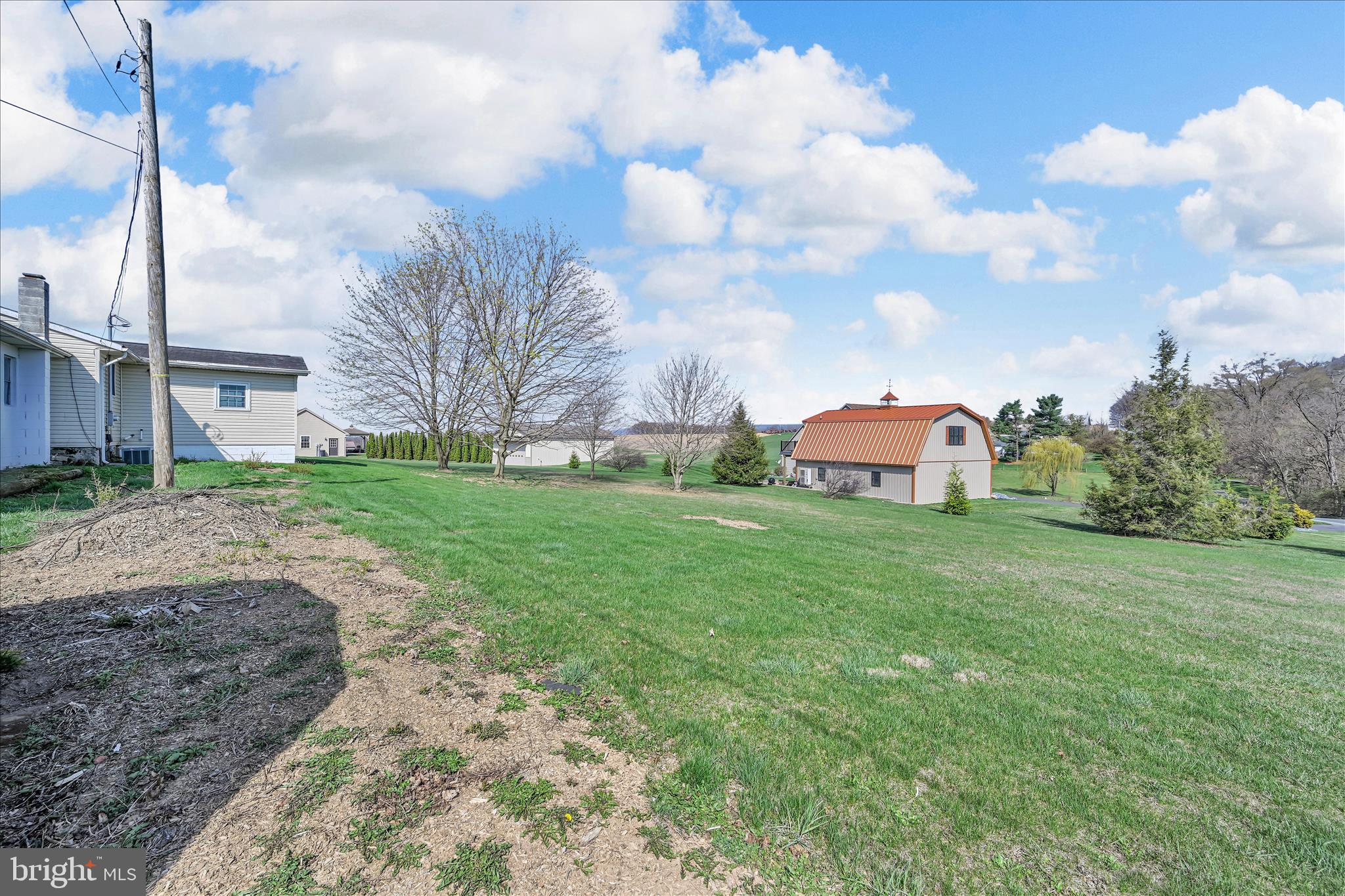 91 Williams Road Myerstown, PA 17067 - Photo 31 of 40 a front view of a house with garden
