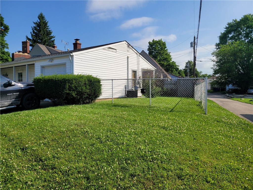 2402 John Glenn Road Dayton, OH 45420 - Photo 2 of 11