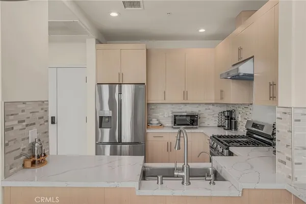 $459,900 | 1598 Long Beach Boulevard, Unit 410, Long Beach, CA 90813