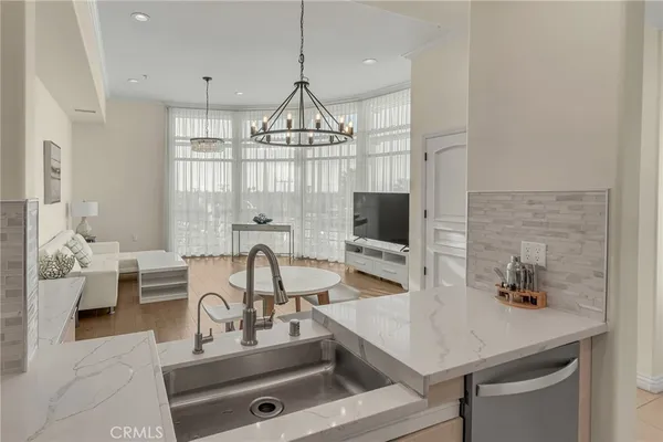 $459,900 | 1598 Long Beach Boulevard, Unit 410, Long Beach, CA 90813