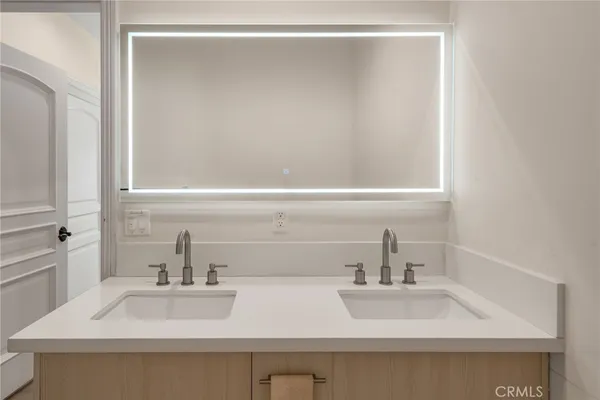 $459,900 | 1598 Long Beach Boulevard, Unit 410, Long Beach, CA 90813