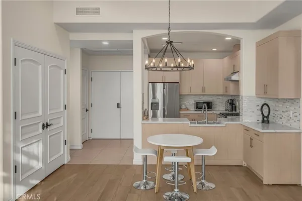 $459,900 | 1598 Long Beach Boulevard, Unit 410, Long Beach, CA 90813