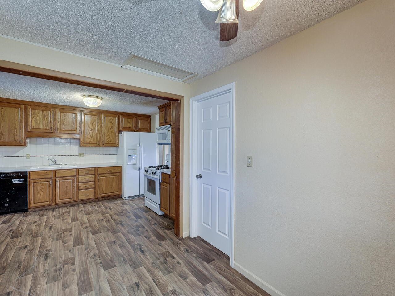 502 West 47th Street South Wichita, KS 67217 - Photo 12 of 33