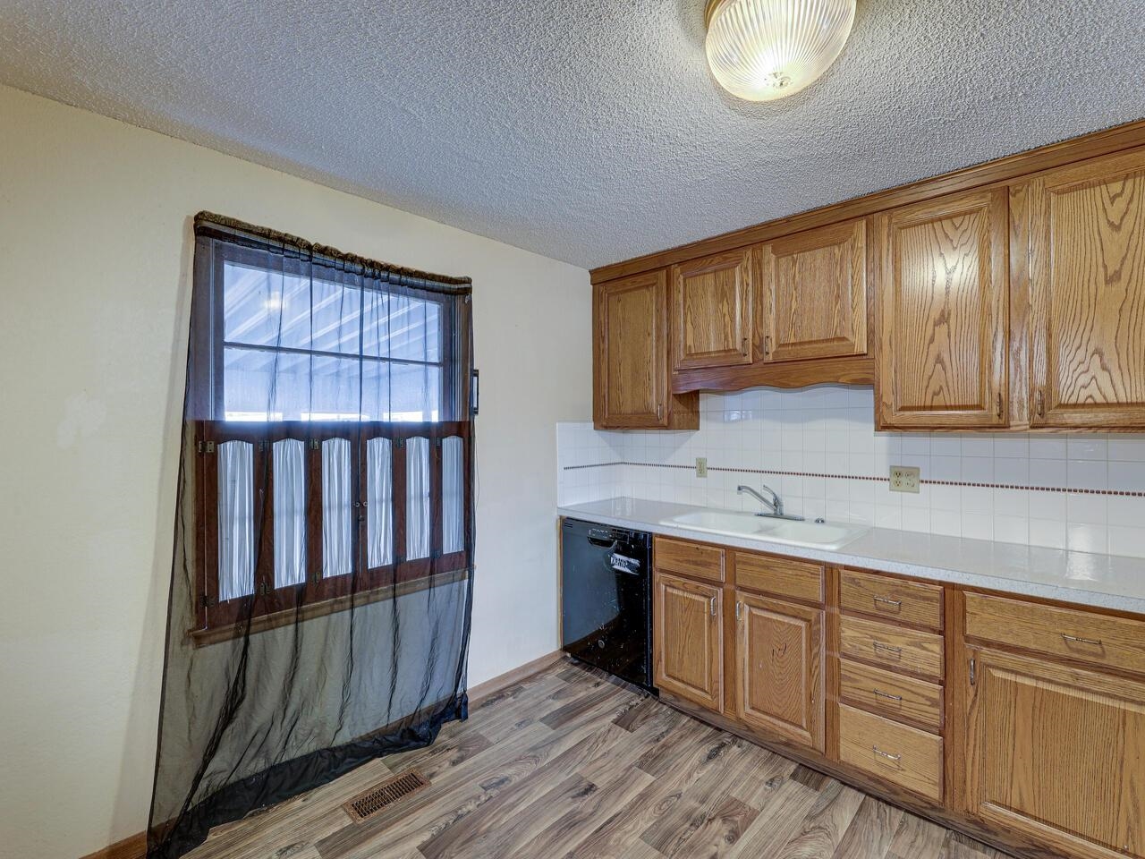 502 West 47th Street South Wichita, KS 67217 - Photo 8 of 33