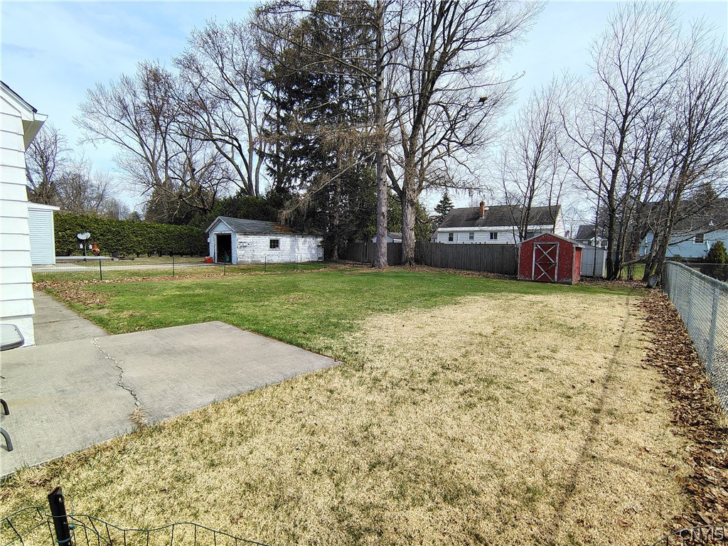 408 Coolidge Road Utica, NY 13502 - Photo 3 of 37