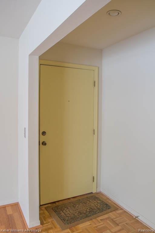 29620 Middlebelt Road, Unit 2903 Farmington Hills, MI 48334 - Photo 2 of 25