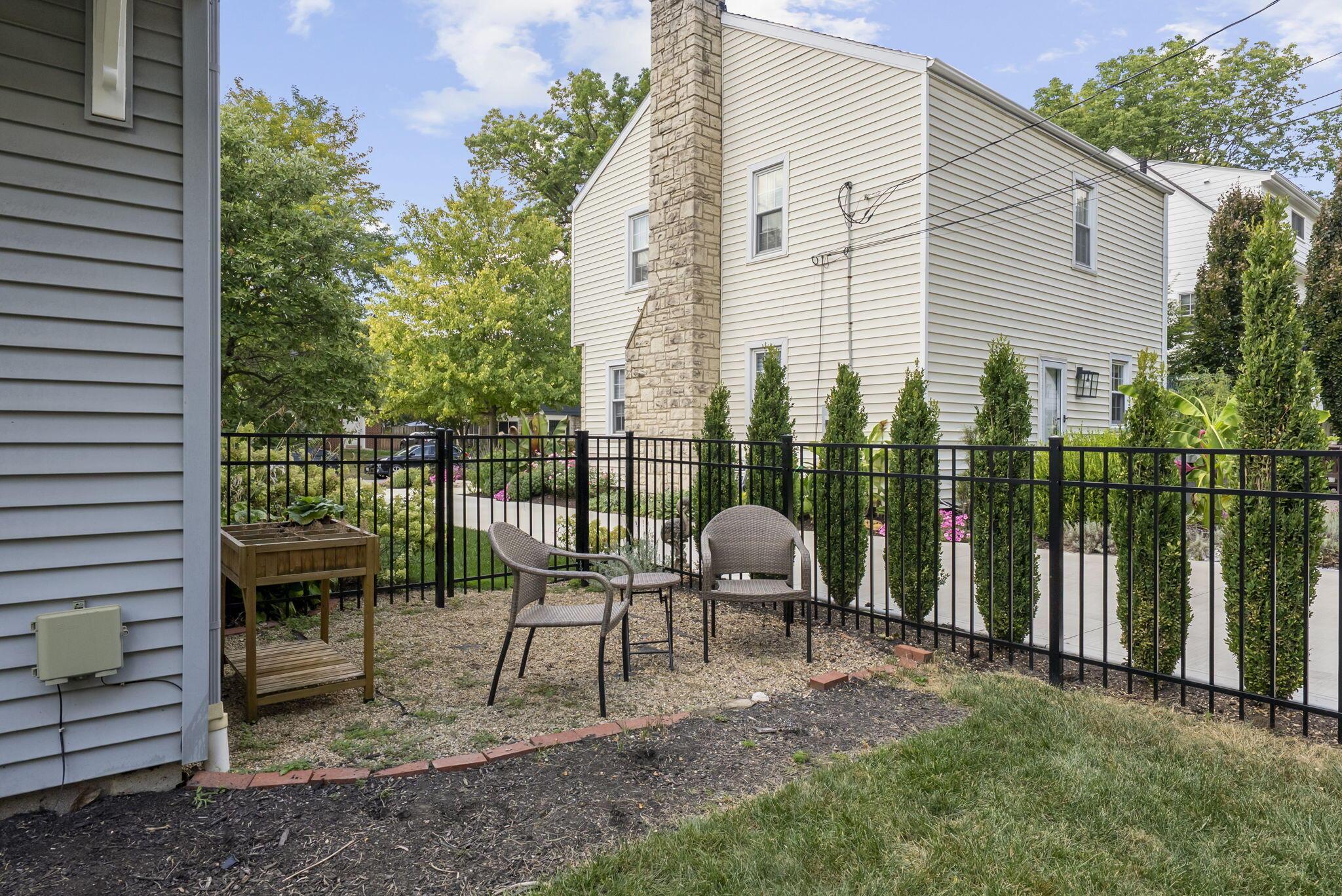 2636 Welsford Road Upper Arlington, OH 43221 - Photo 36 of 49 Fenced Yard