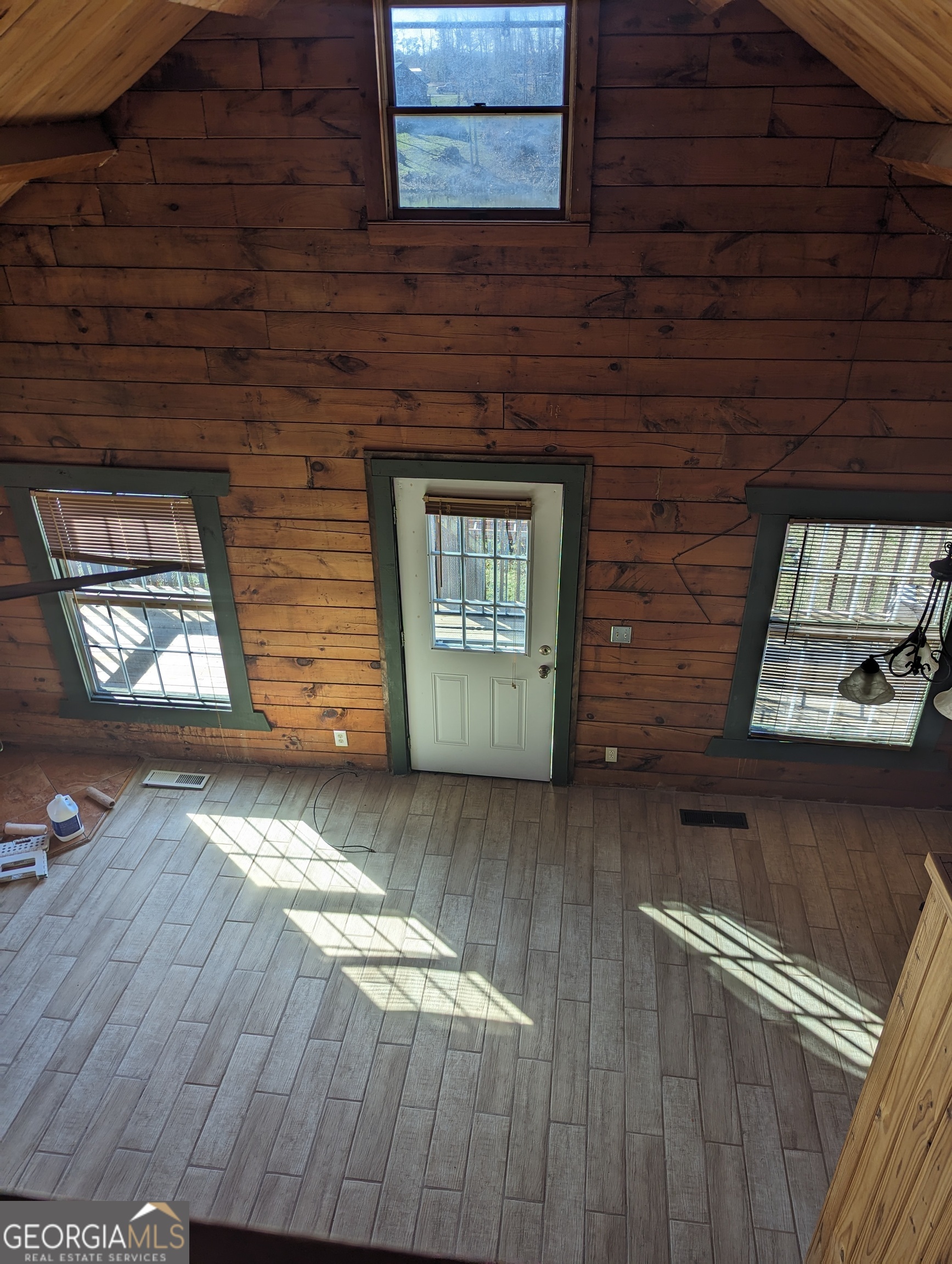 14 Cherokee Resort Road Pine Mountain, GA 31822 - Photo 4 of 16 a view of an entryway with wooden floor