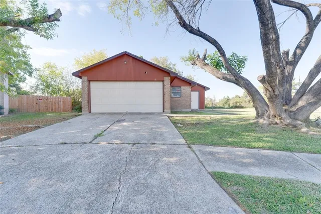 a view of a house with yard and tree s