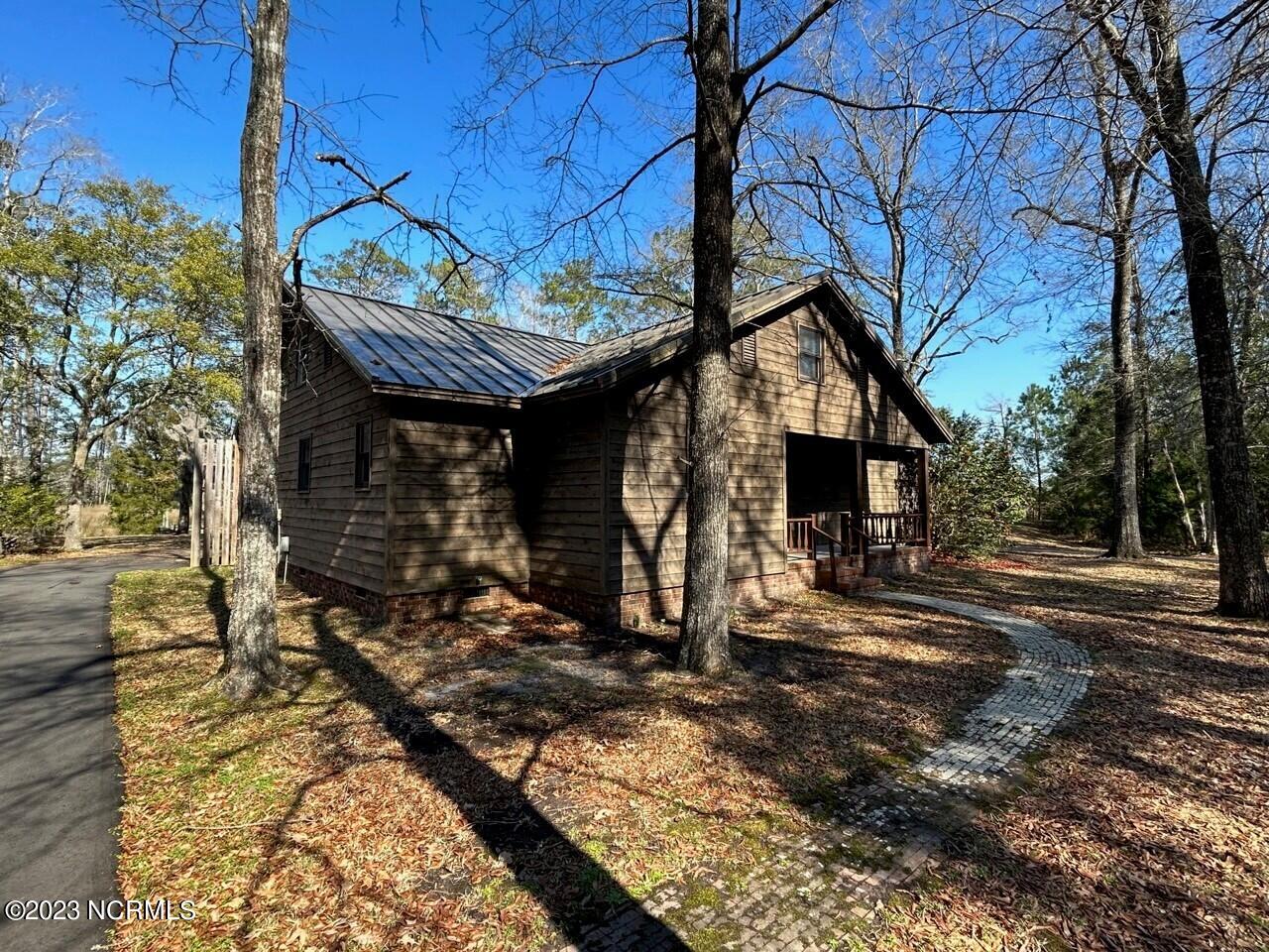 184 Royal Road Beaufort, NC 28516 - Photo 2 of 15 Front