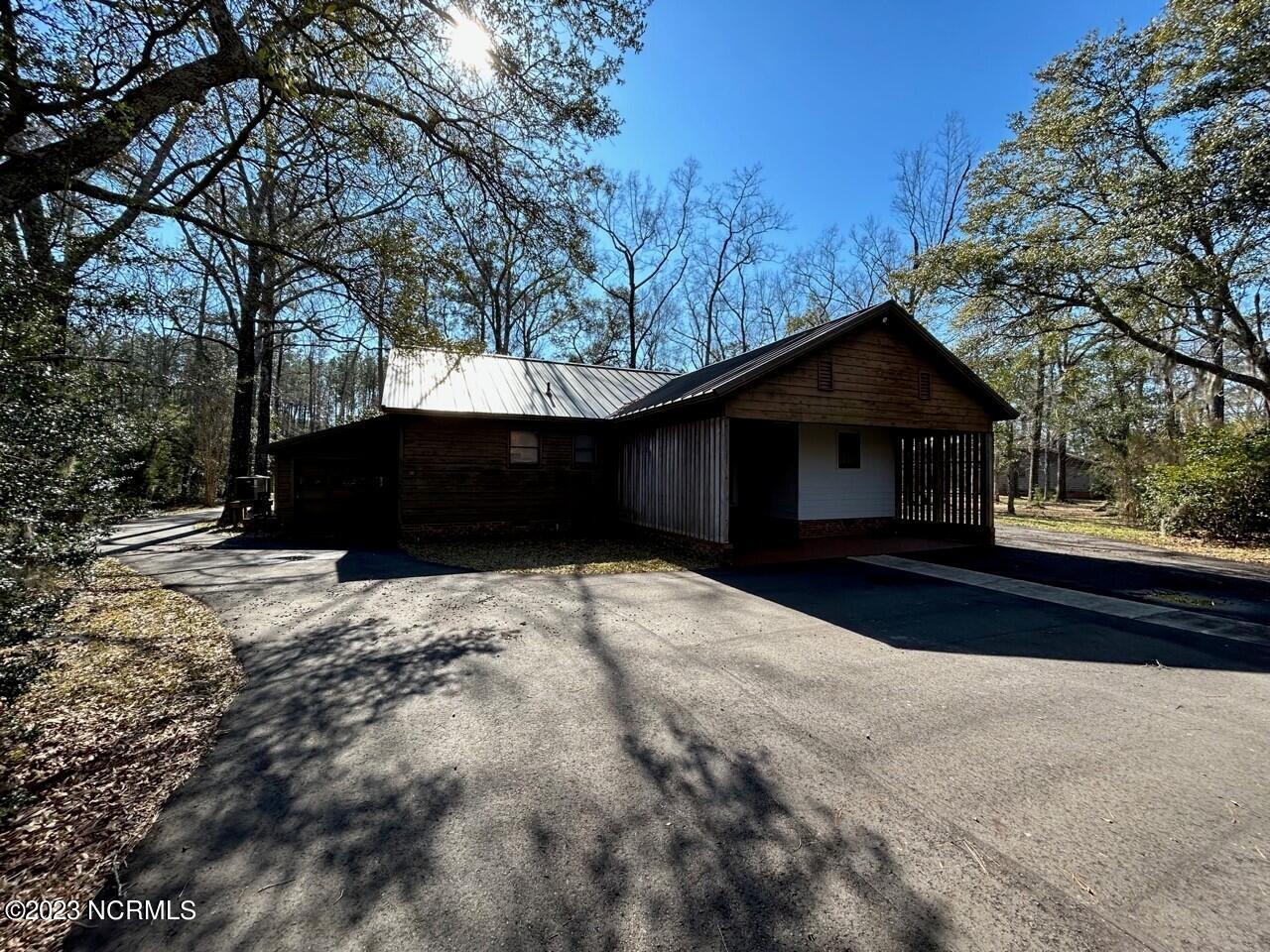 184 Royal Road Beaufort, NC 28516 - Photo 3 of 15 Rear