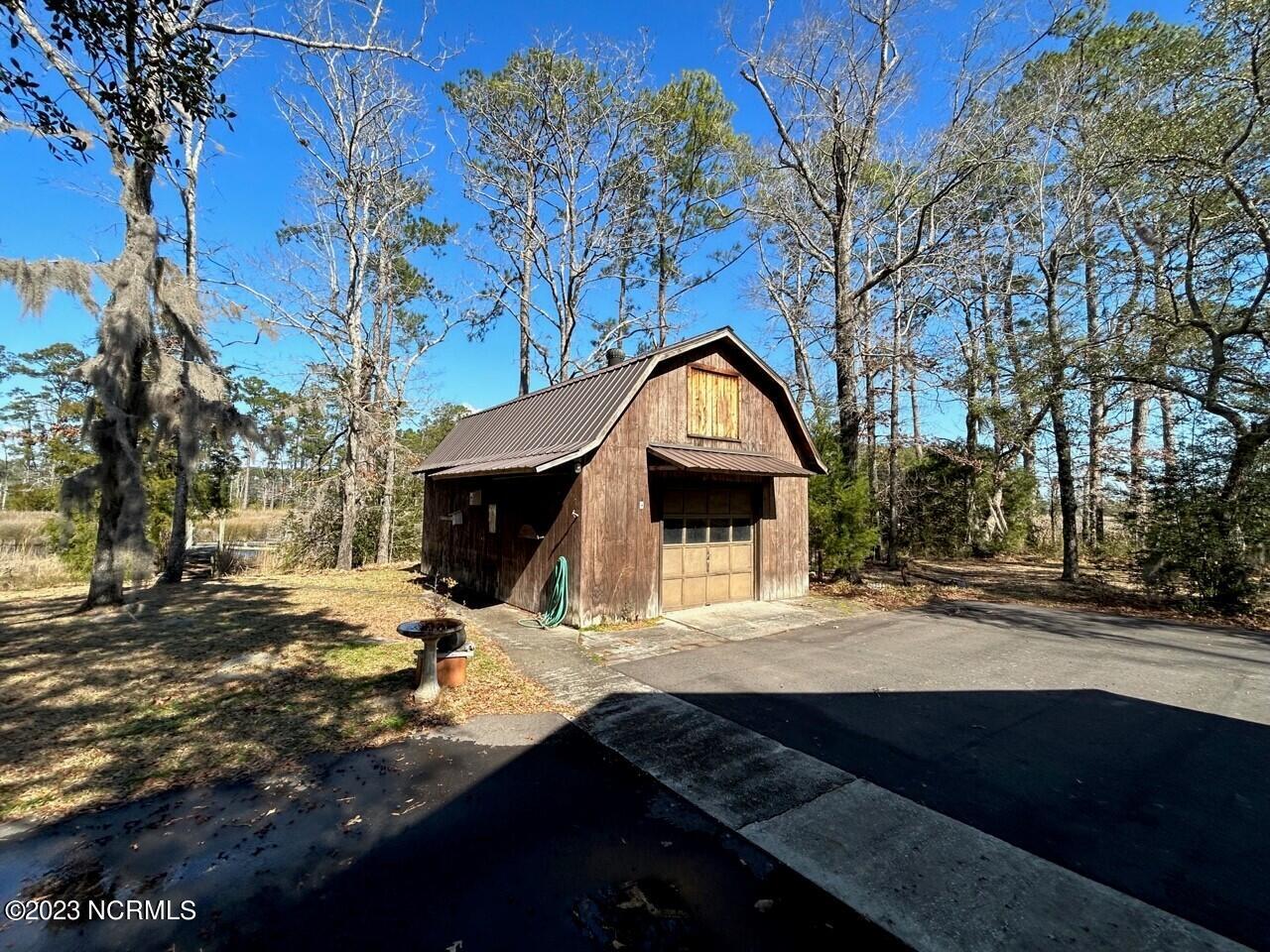 184 Royal Road Beaufort, NC 28516 - Photo 4 of 15 Workshop/Barn