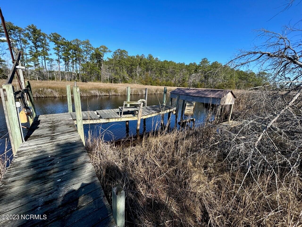 184 Royal Road Beaufort, NC 28516 - Photo 5 of 15 Dock