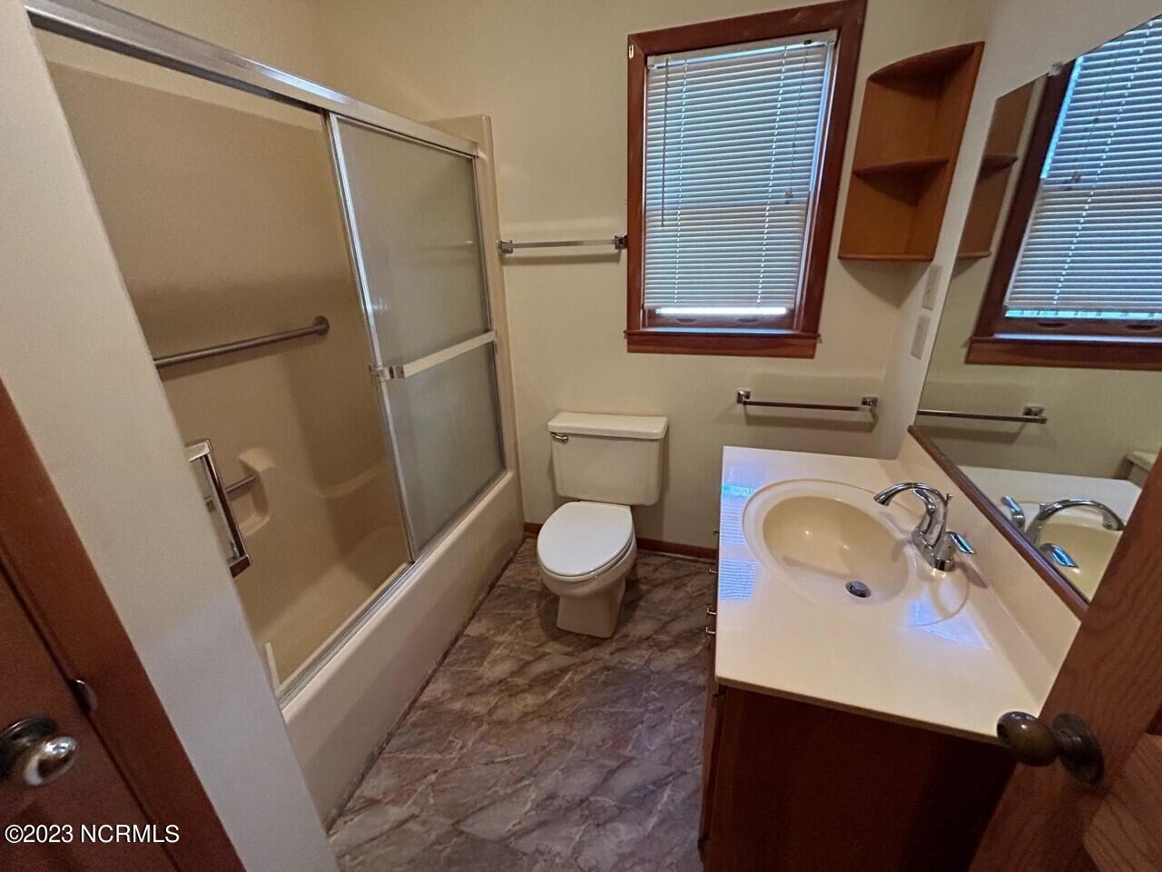 184 Royal Road Beaufort, NC 28516 - Photo 10 of 15 Bath #1