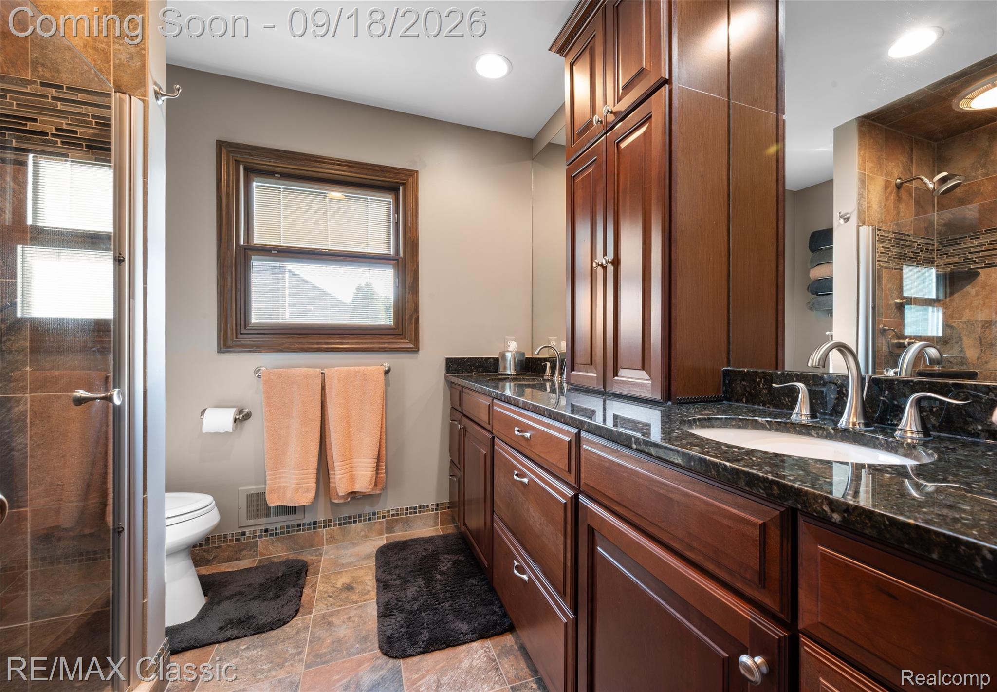 2899 Current Drive Rochester, MI 48309 - Photo 35 of 57 Updated full bath with 2 sinks in upper level.