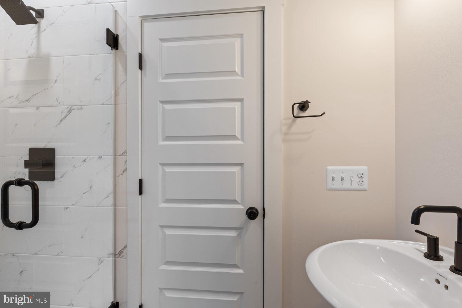 6719 West Lakeridge Road New Market, MD 21774 - Photo 20 of 49 a bathroom with a sink and mirror