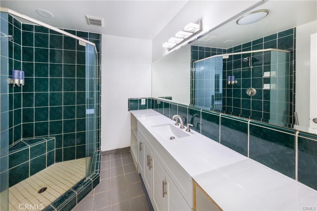 6401 Hubbard Road Acton, CA 93510 - Photo 11 of 20 a bathroom with a bathtub and a sink