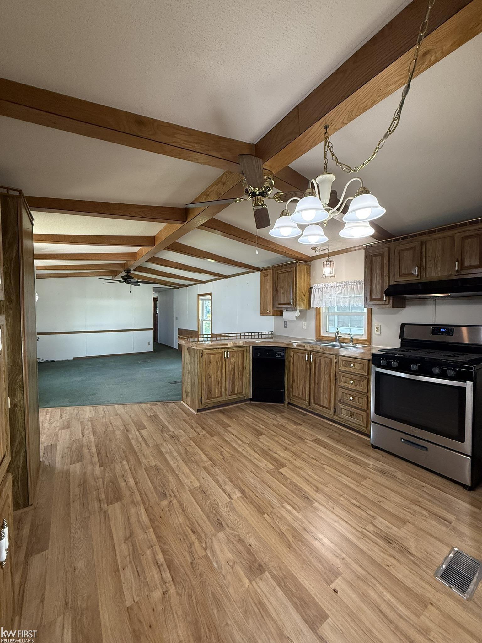 11 Peach Tree Drive Davison, MI 48423 - Photo 7 of 20 50213980-3fc539d2-48d3-43e6-b3ea-840e39c116c6.JPG