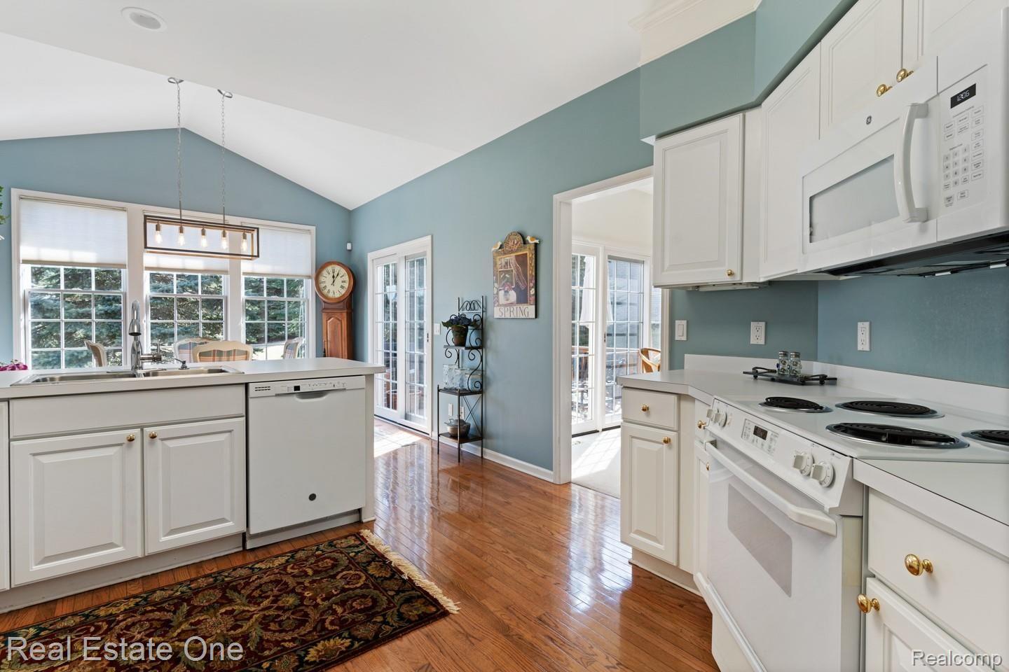 1107 Rock Valley Drive Rochester, MI 48307 - Photo 15 of 37 DSC05194.jpg