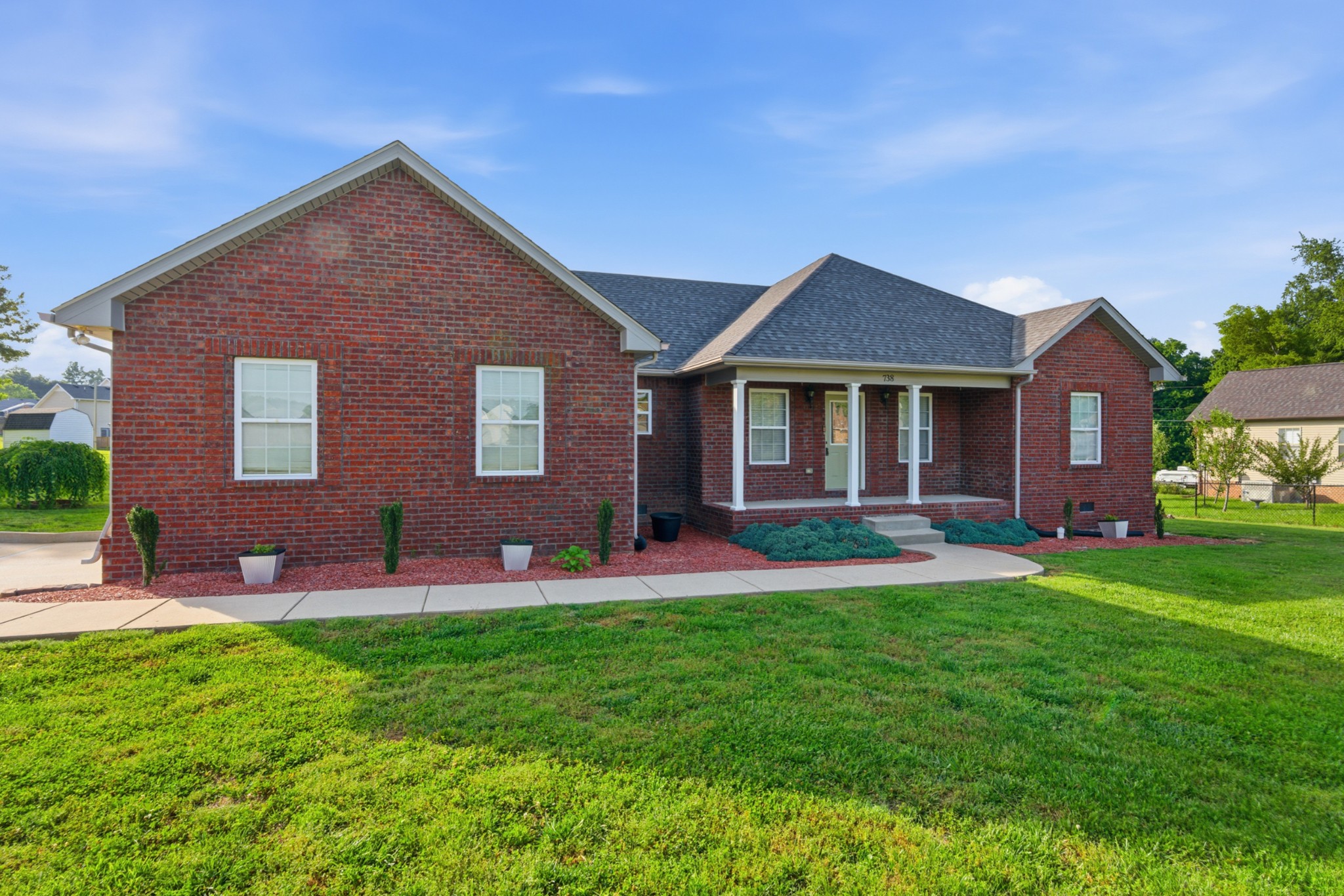 738 Sycamore Drive Springfield, TN 37172 - Photo 2 of 39