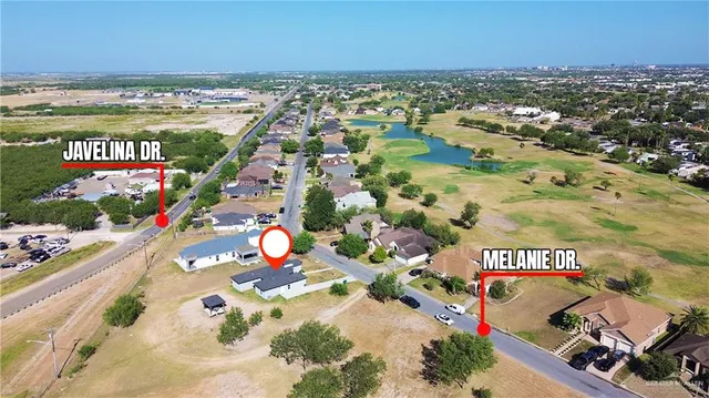 a sign that is sitting on a brick wall