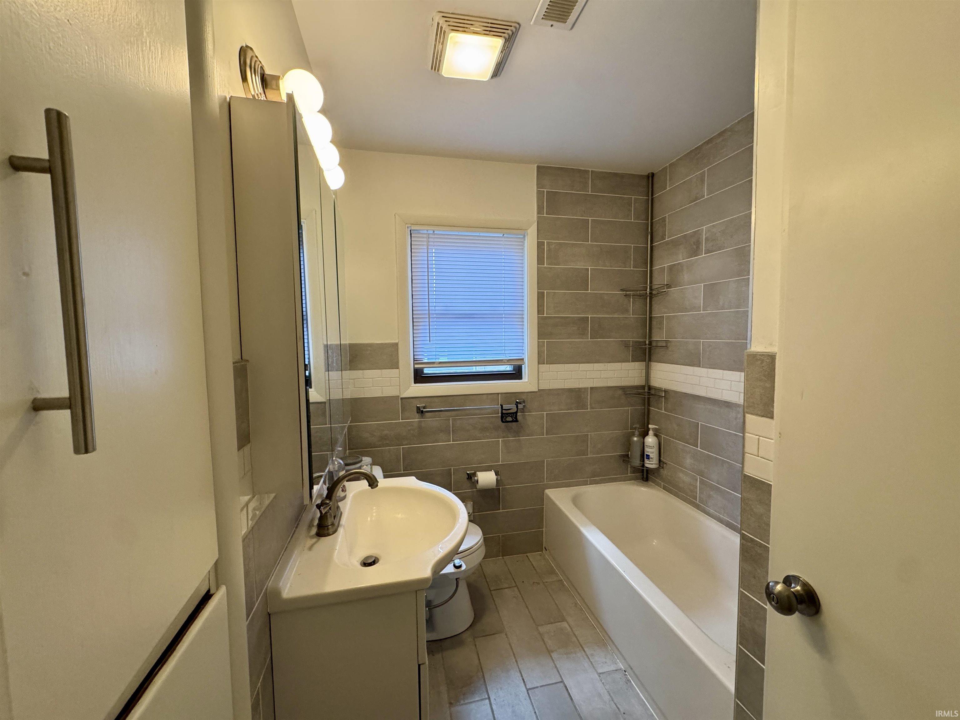 2729 Inwood Drive Fort Wayne, IN 46815 - Photo 13 of 17