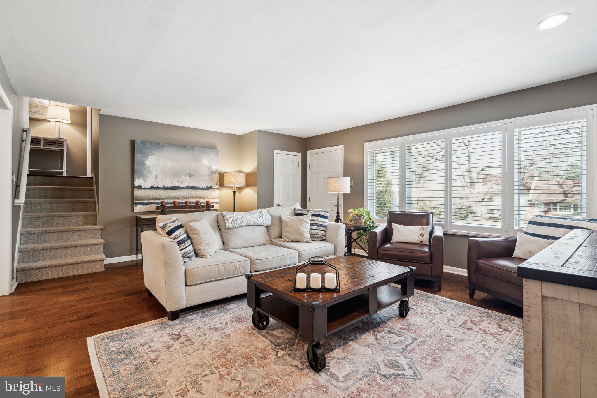 654 Wallace Drive Wayne, PA 19087 - Photo 4 of 35 Light-filled living room