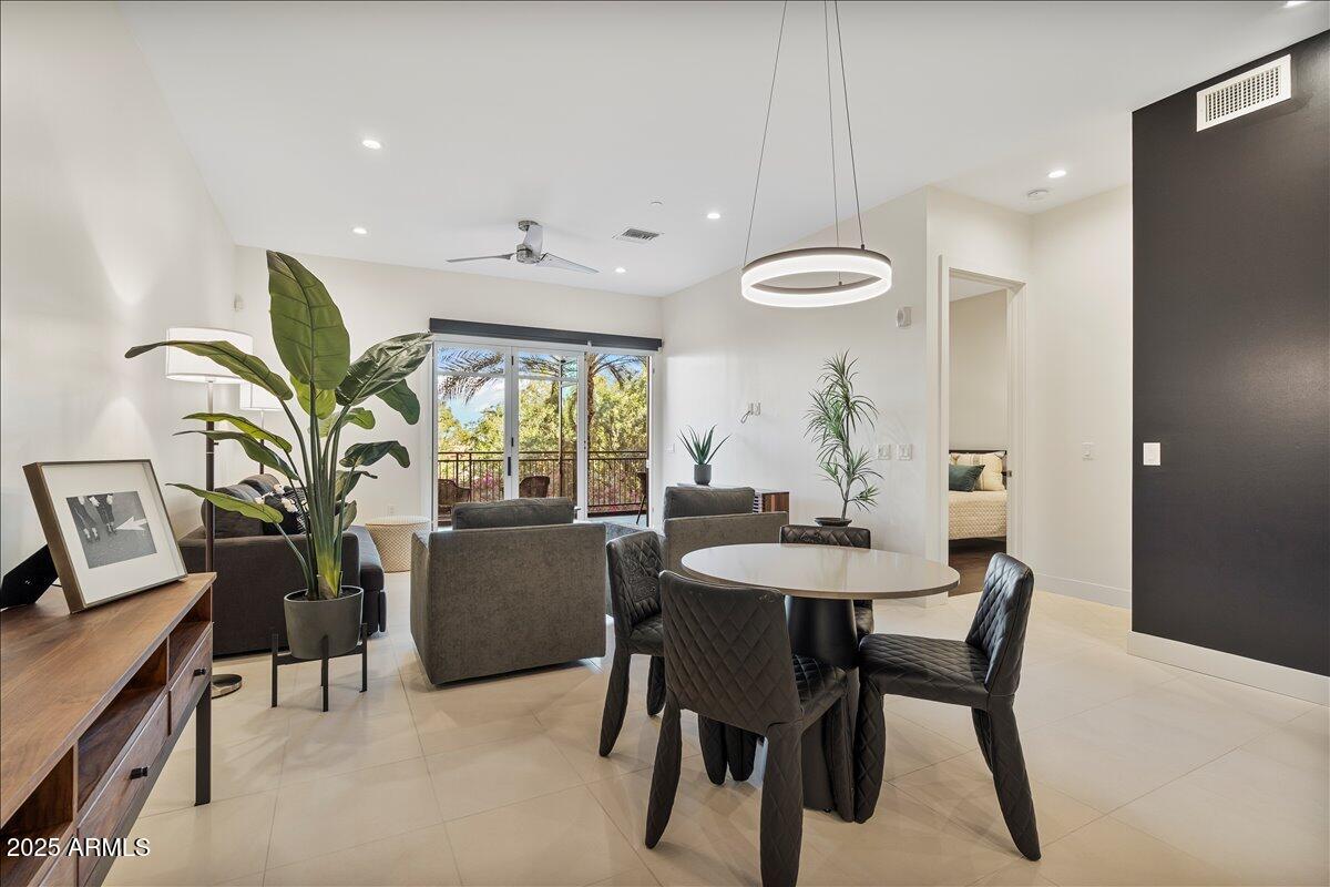 luxury-condo-paradise-valley-dining-area