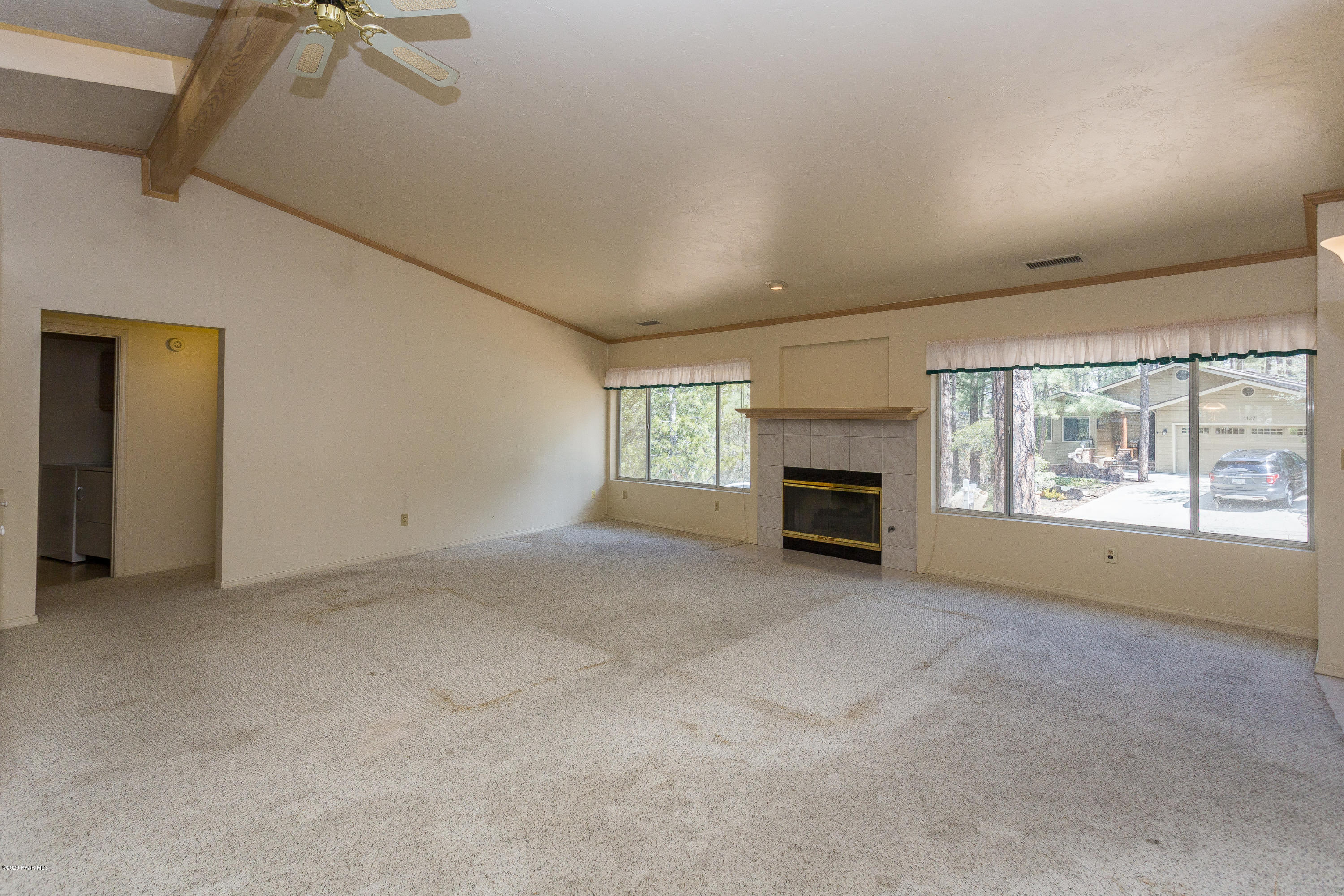 003_Living_Room[1]