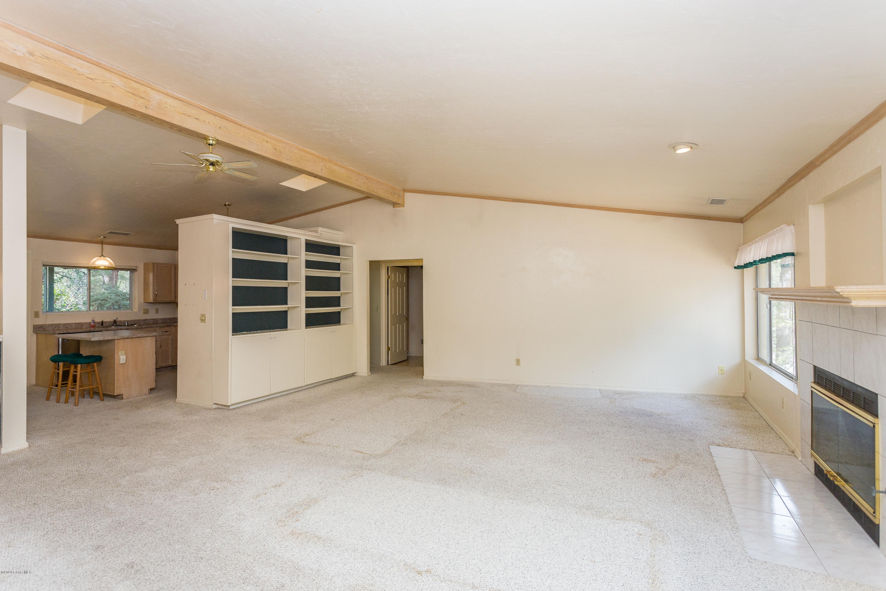 004_Living_Room[1]
