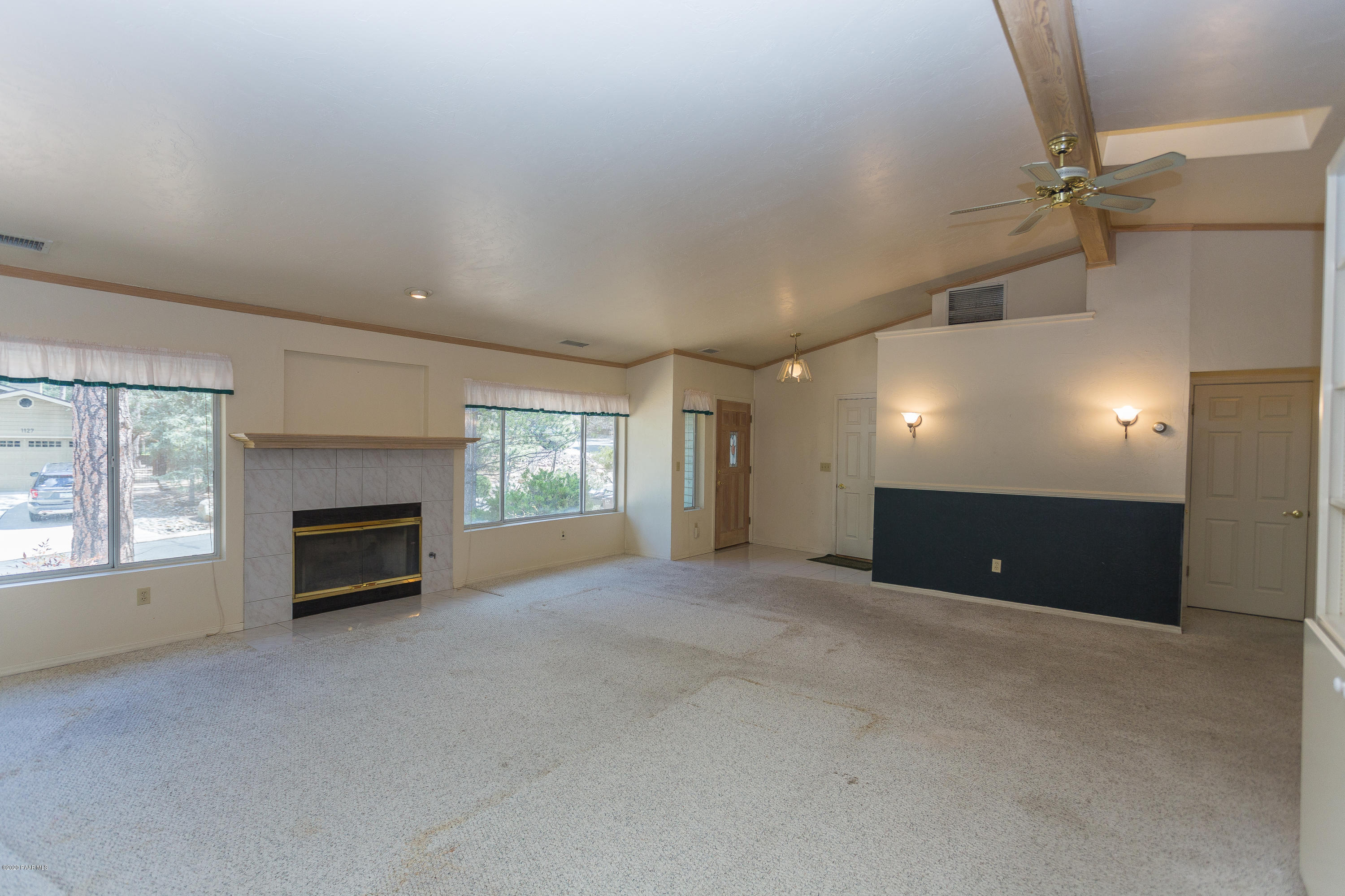 005_Living_Room[1]