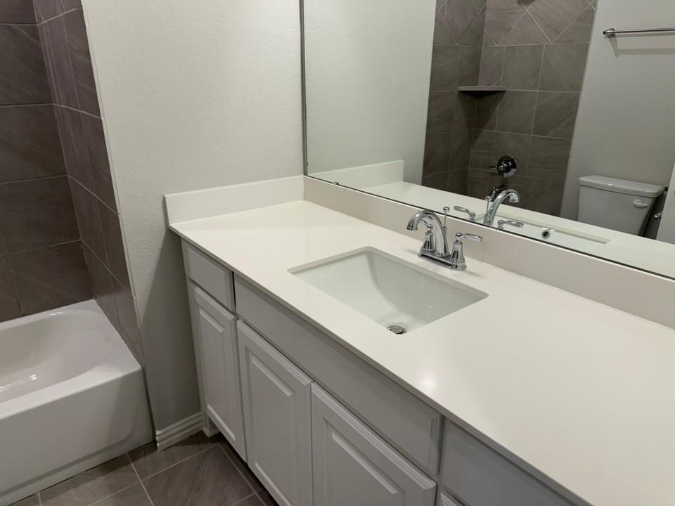 2472 Black Jack Oak Road Terrell, TX 75161 - Photo 14 of 27 a bathroom with a sink and a bathtub