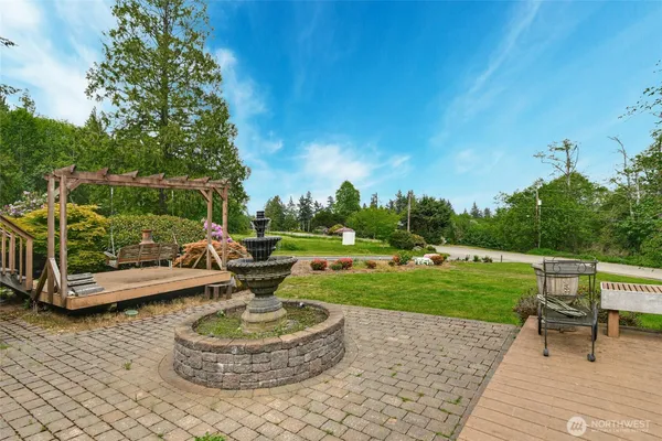 a picture of a building