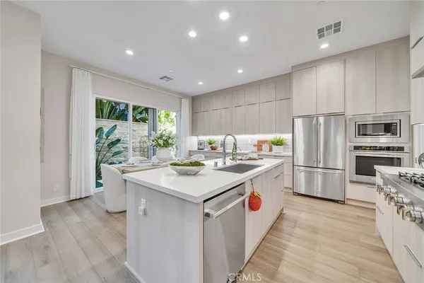 $1,928,000 | 120 Parkland Alley, Lake Forest, CA 92630