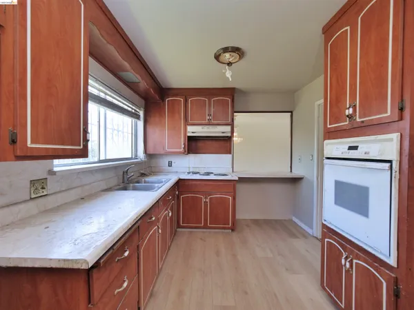 $649,000 | 138 Eldridge Avenue, Oakland, CA 94603