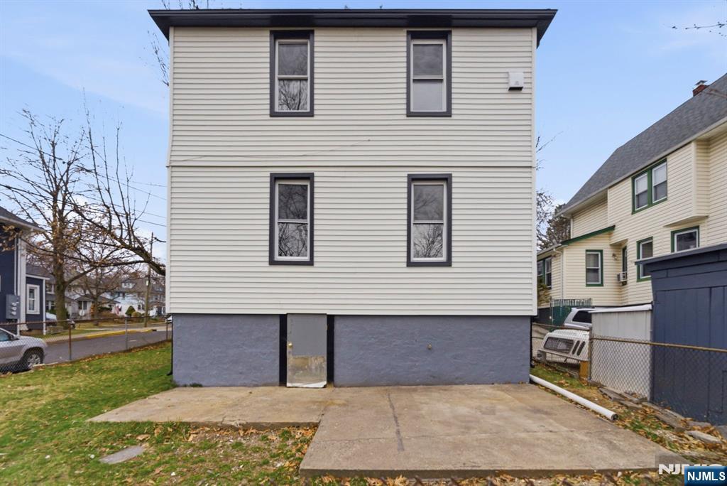 21 Overpeck Avenue Ridgefield Park, NJ 07660 - Photo 4 of 41