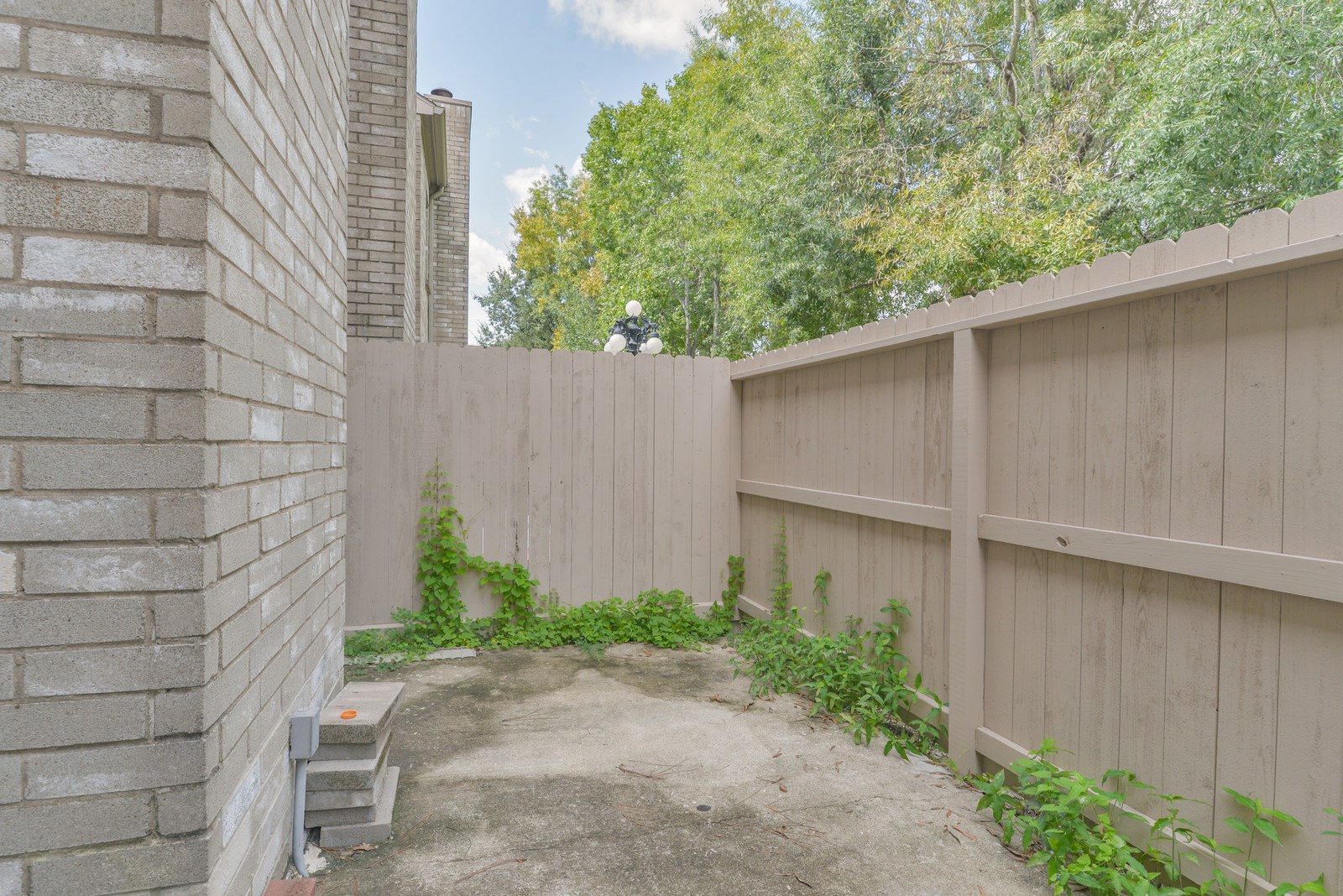 3126 Holly Hall Street Houston, TX 77054 - Photo 32 of 36 Patio/courtyard